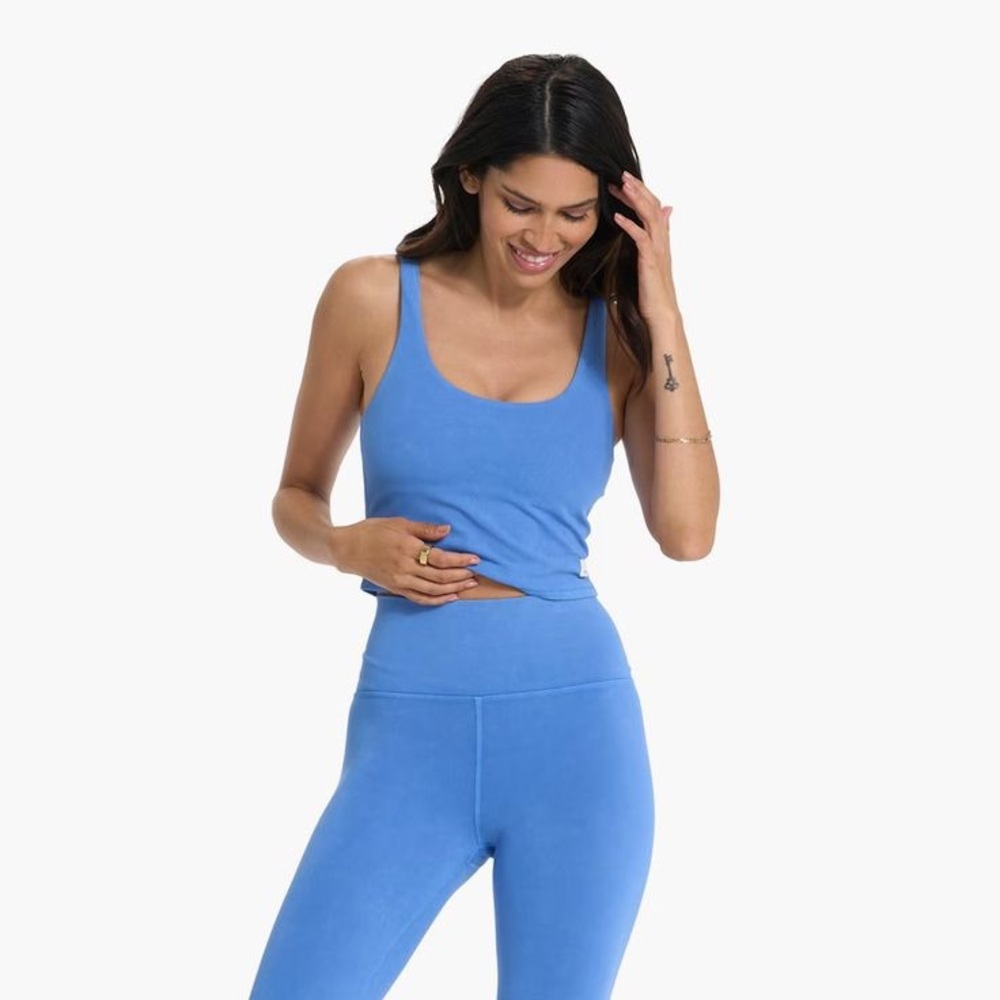 Vuori Daily Crop Tank in Washed Cerulean Blue XS